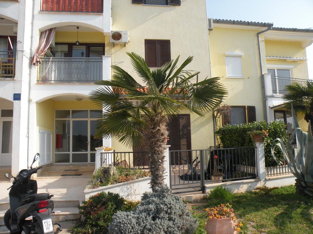 Sunset Apartment With A Private Yard At Medulin Riviera Szoba fotó